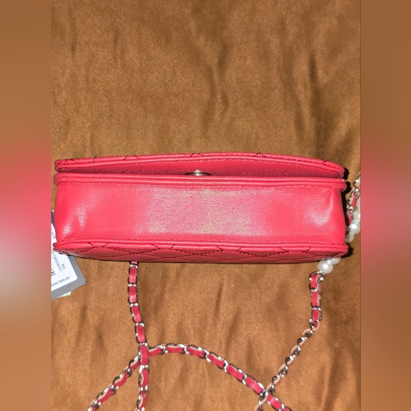 Badgley Mischka Diamond Quilted Crossbody With Pearls. Red Vegan Leather NWT - Picture 5 of 14